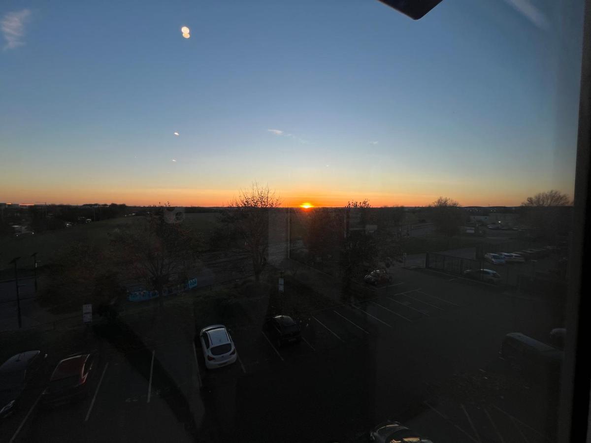 Aeropartment & Aerotel, London Heathrow Airport, Terminal 4, Ev Stations & Cheap Parking On Site! Hillingdon Eksteriør bilde